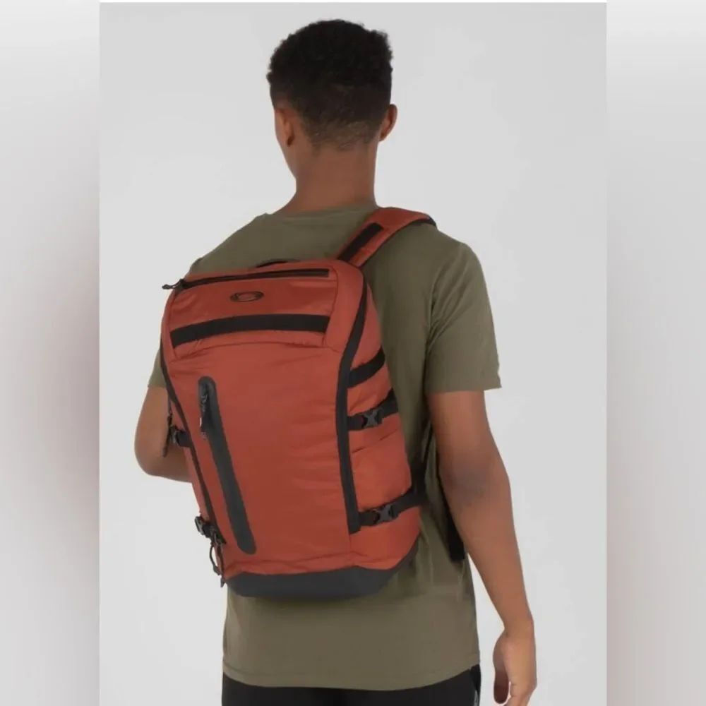 Oakley Outdoor Backpack Brick